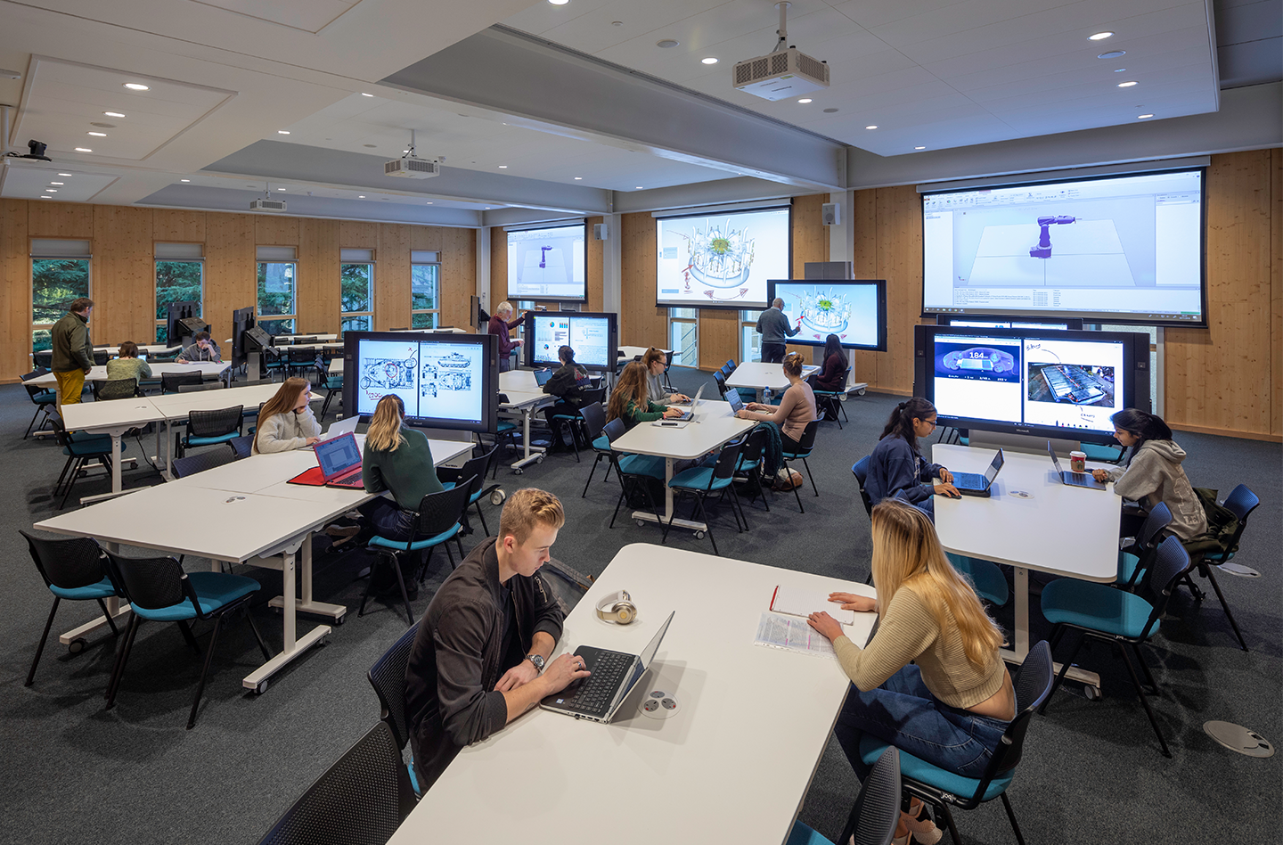 4 Benefits of Technology In Education thumbnail